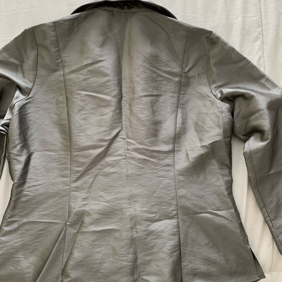 Simon Chang woman’s size 10 silver button down - Picture 7 of 11